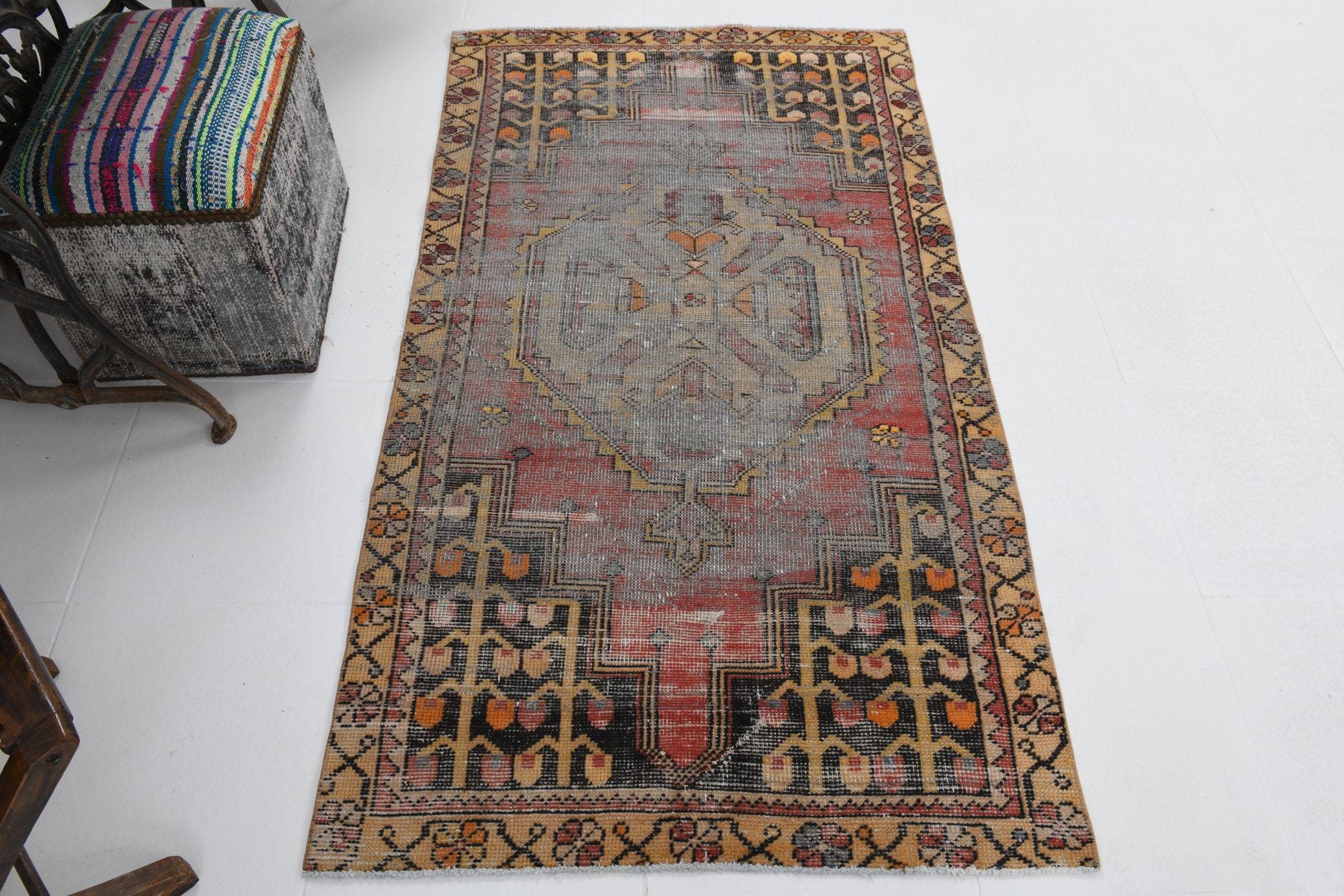 3' x 5' Vintage rug, Abstract Vintage rug, Bedroom Vintage rug, Bohemian-Eclectic Vintage rug, Cotton Vintage rug, Kitchen-Dining Vintage rug, Living Room Vintage rug, Office Vintage rug, Patio-Outdoor Vintage rug, Red Vintage rug, Vintage, Wool Vintage rug, Vintage rug