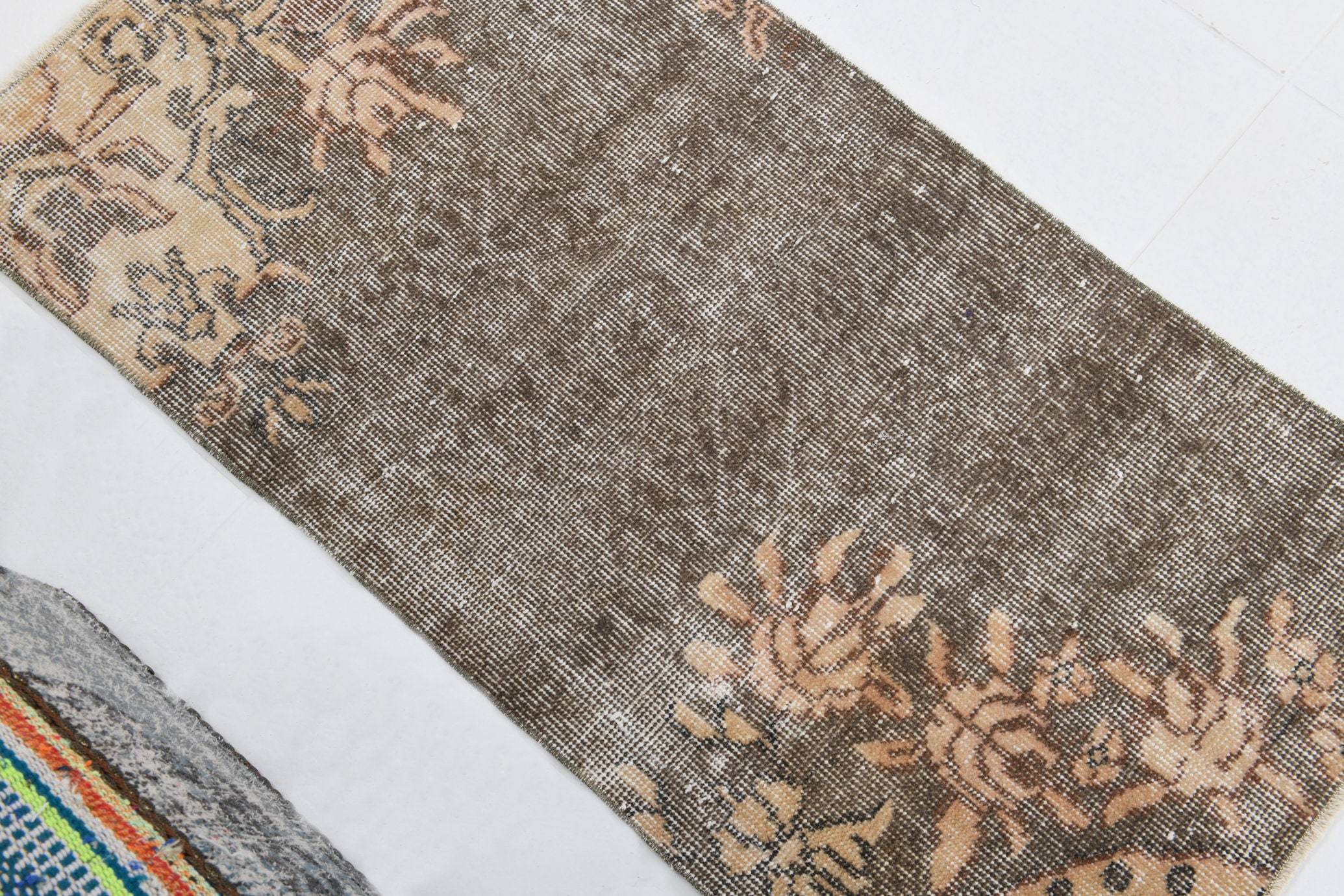 1' x 3' Vintage rug, Bathroom Vintage rug, Brown Vintage rug, Contemporary Vintage rug, Cotton Vintage rug, Entryway-Hallway Vintage rug, Floral Vintage rug, Laundry Vintage rug, Office Vintage rug, Patio-Outdoor Vintage rug, Vintage Runner, Wool Vintage rug, Vintage rug