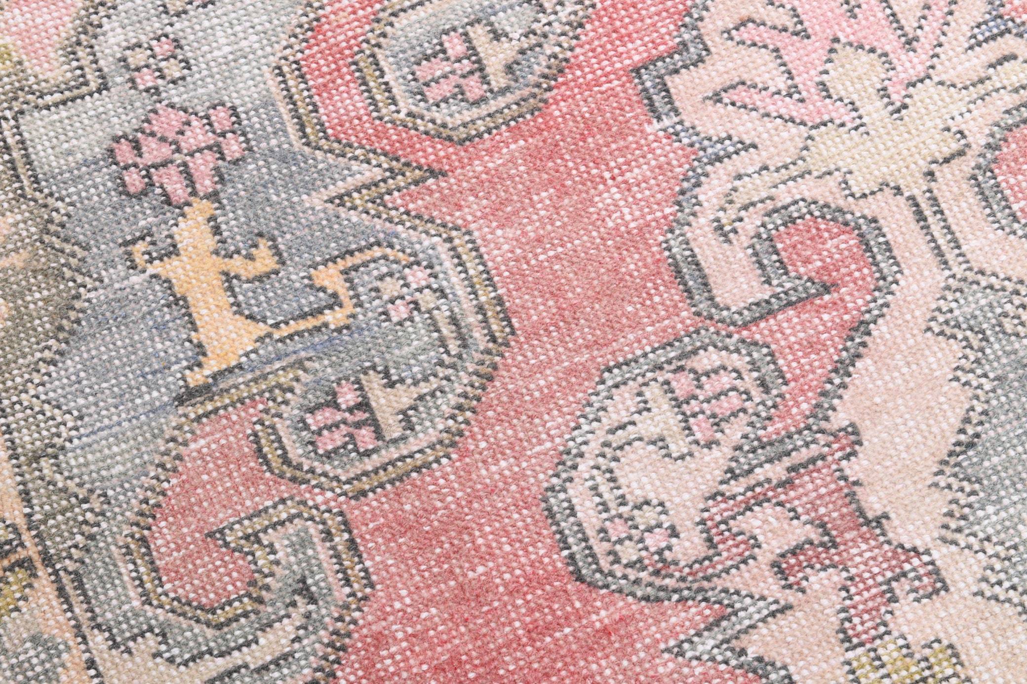 4' x 6' Vintage rug, Bedroom Vintage rug, Bohemian-Eclectic Vintage rug, Cotton Vintage rug, Kitchen-Dining Vintage rug, Living Room Vintage rug, Nursery Vintage rug, Office Vintage rug, Red Vintage rug, Southwestern Vintage rug, Vintage, Wool Vintage rug, Vintage rug
