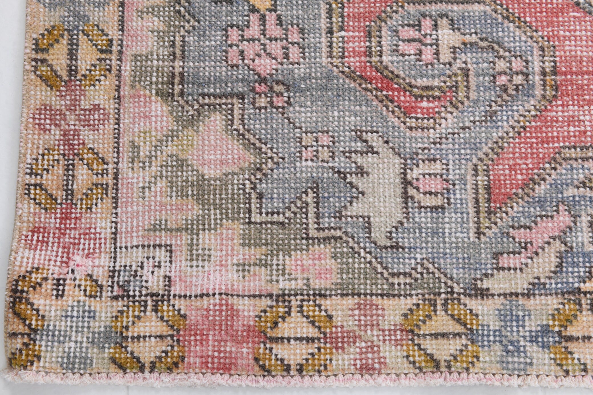 4' x 6' Vintage rug, Bedroom Vintage rug, Bohemian-Eclectic Vintage rug, Cotton Vintage rug, Kitchen-Dining Vintage rug, Living Room Vintage rug, Nursery Vintage rug, Office Vintage rug, Red Vintage rug, Southwestern Vintage rug, Vintage, Wool Vintage rug, Vintage rug