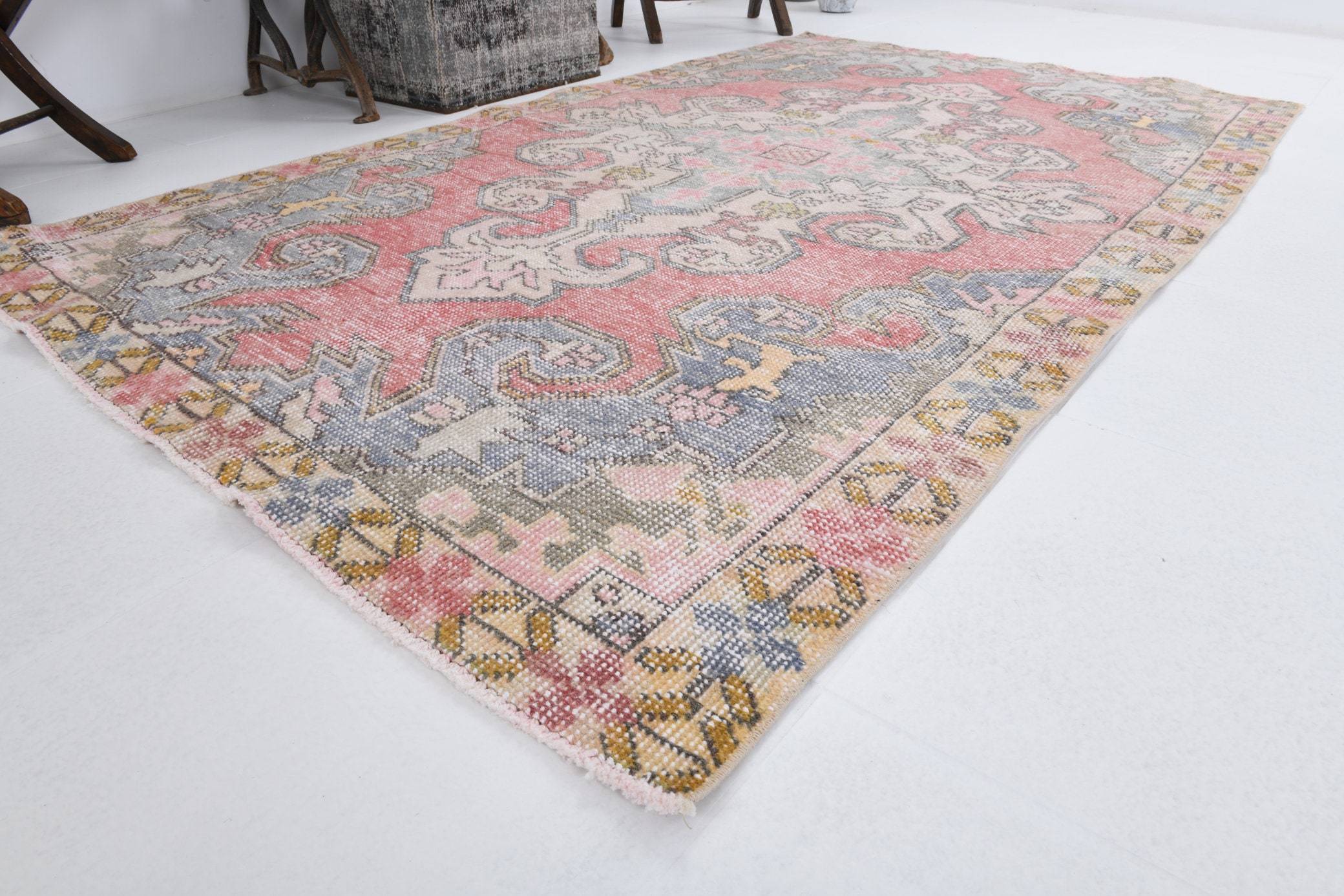 4' x 6' Vintage rug, Bedroom Vintage rug, Bohemian-Eclectic Vintage rug, Cotton Vintage rug, Kitchen-Dining Vintage rug, Living Room Vintage rug, Nursery Vintage rug, Office Vintage rug, Red Vintage rug, Southwestern Vintage rug, Vintage, Wool Vintage rug, Vintage rug