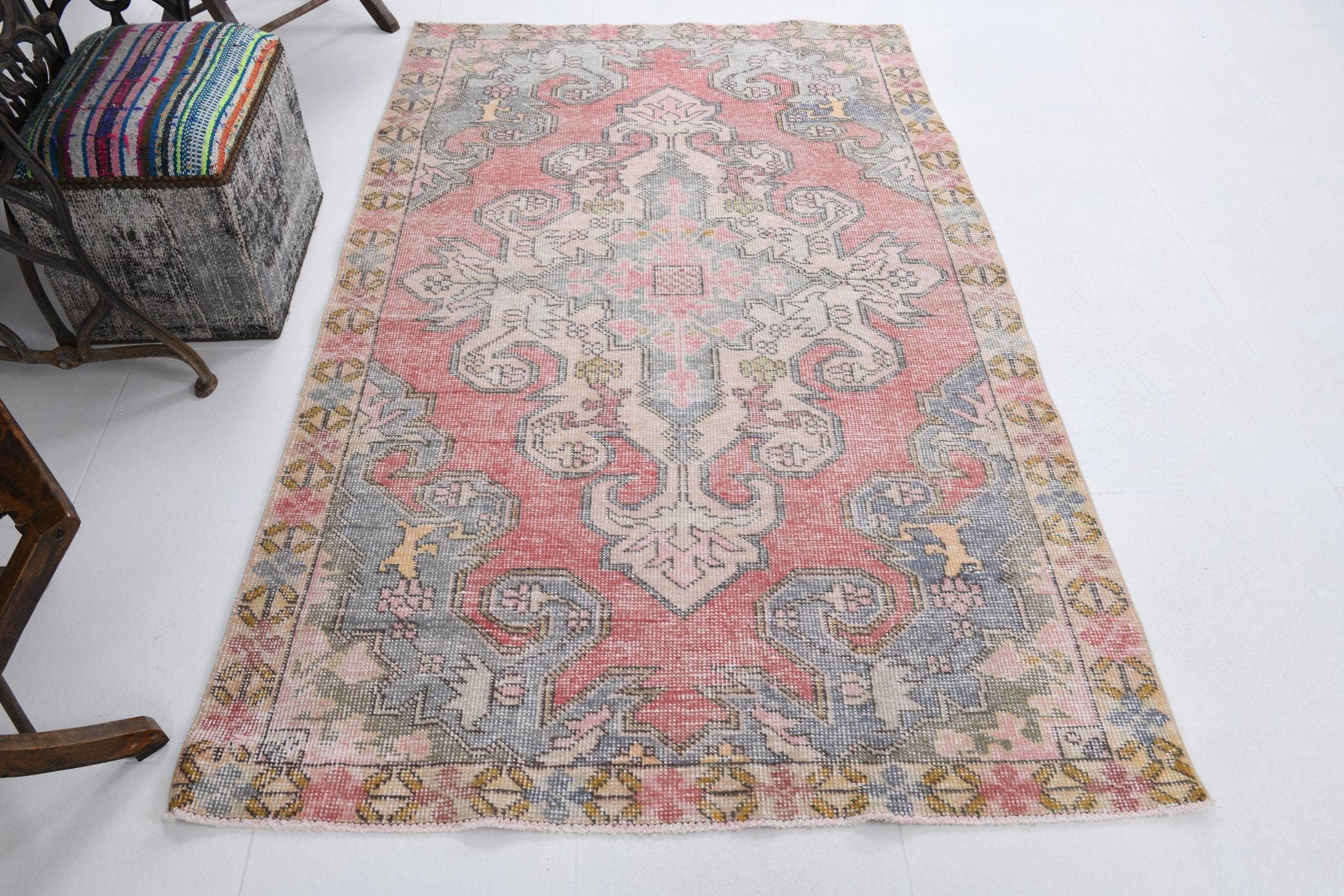 4' x 6' Vintage rug, Bedroom Vintage rug, Bohemian-Eclectic Vintage rug, Cotton Vintage rug, Kitchen-Dining Vintage rug, Living Room Vintage rug, Nursery Vintage rug, Office Vintage rug, Red Vintage rug, Southwestern Vintage rug, Vintage, Wool Vintage rug, Vintage rug