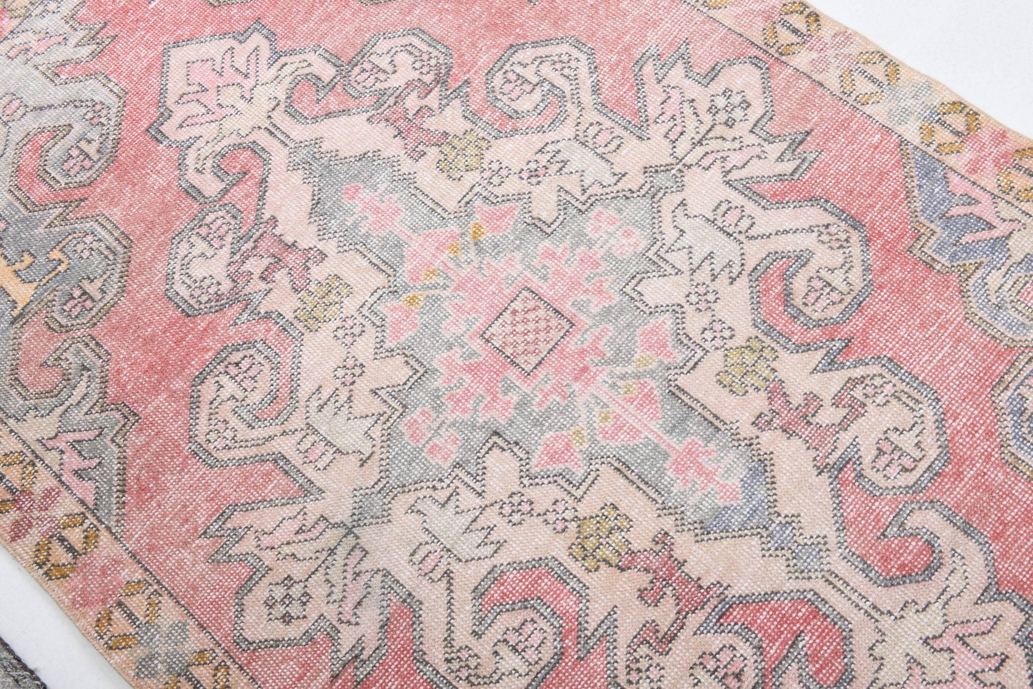 4' x 6' Vintage rug, Bedroom Vintage rug, Bohemian-Eclectic Vintage rug, Cotton Vintage rug, Kitchen-Dining Vintage rug, Living Room Vintage rug, Nursery Vintage rug, Office Vintage rug, Red Vintage rug, Southwestern Vintage rug, Vintage, Wool Vintage rug, Vintage rug