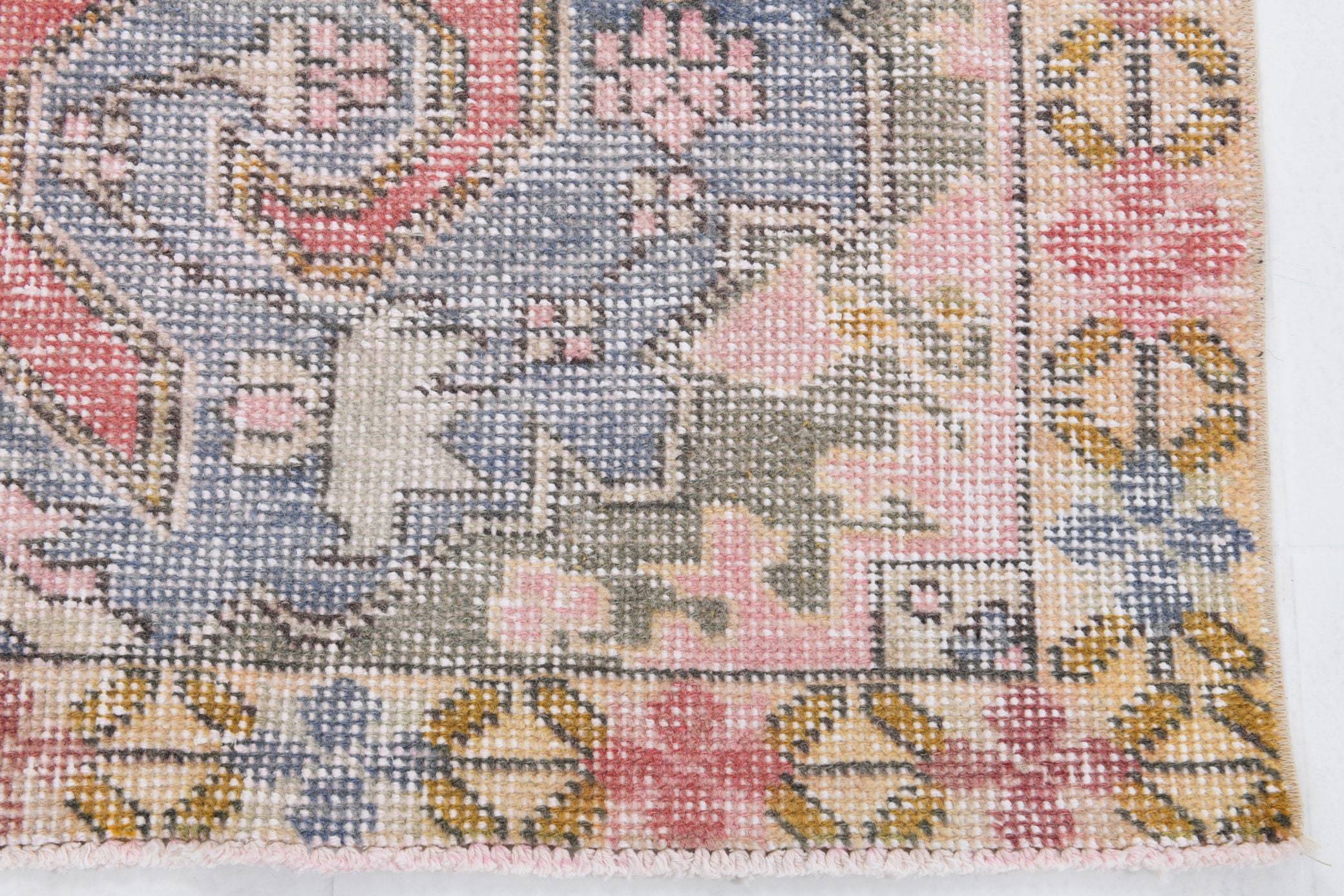 4' x 6' Vintage rug, Bedroom Vintage rug, Bohemian-Eclectic Vintage rug, Cotton Vintage rug, Kitchen-Dining Vintage rug, Living Room Vintage rug, Nursery Vintage rug, Office Vintage rug, Red Vintage rug, Southwestern Vintage rug, Vintage, Wool Vintage rug, Vintage rug